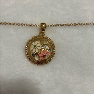 Gold tone Floral Pendant Necklace